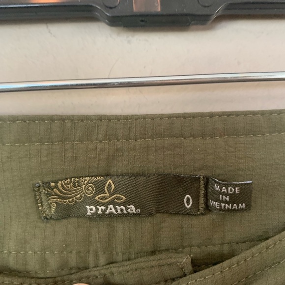 Prana Green Cargo Shorts for Outdoor Adventures - Picture 2 of 4